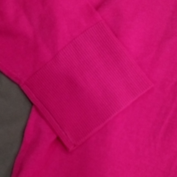 Banana Republic V-Neck Merino Wool - Picture 3 of 7